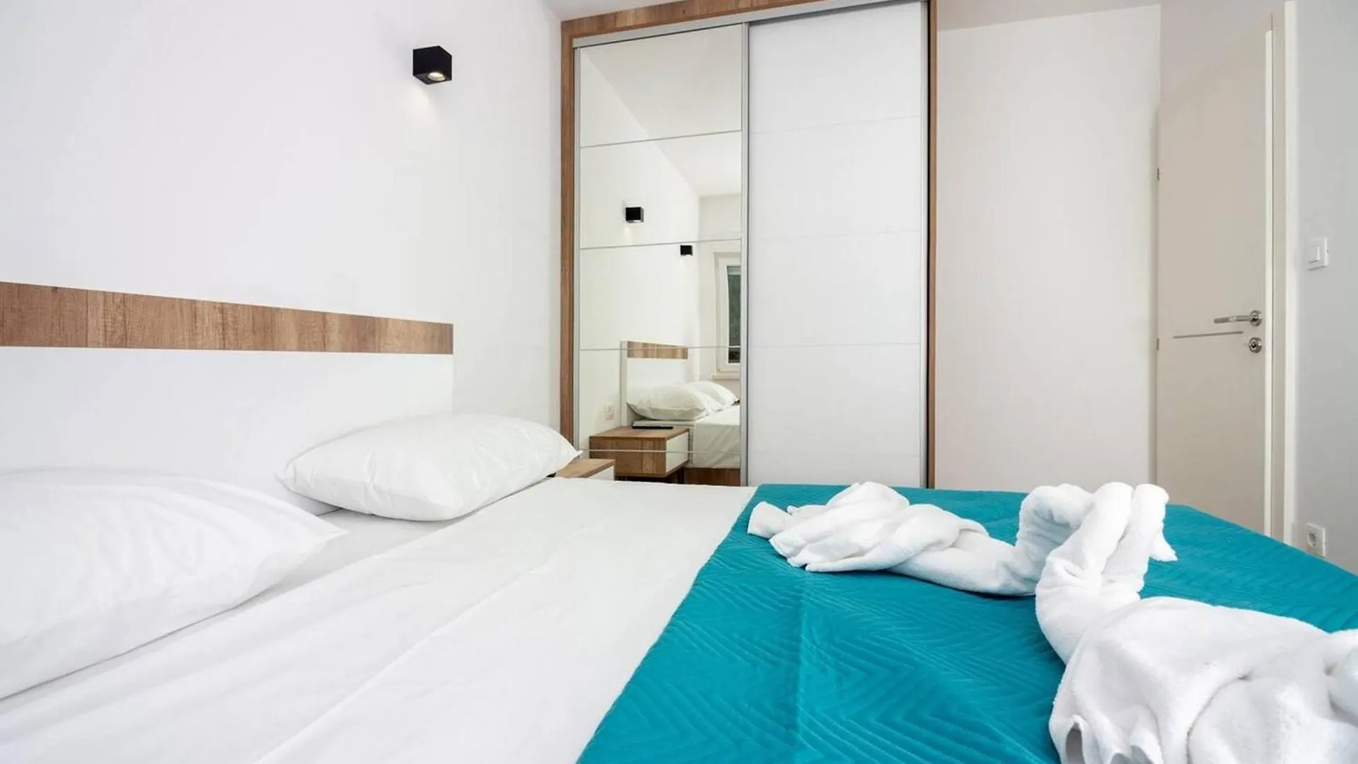 Apartments With Private Balcony Kastel Novi Kastela