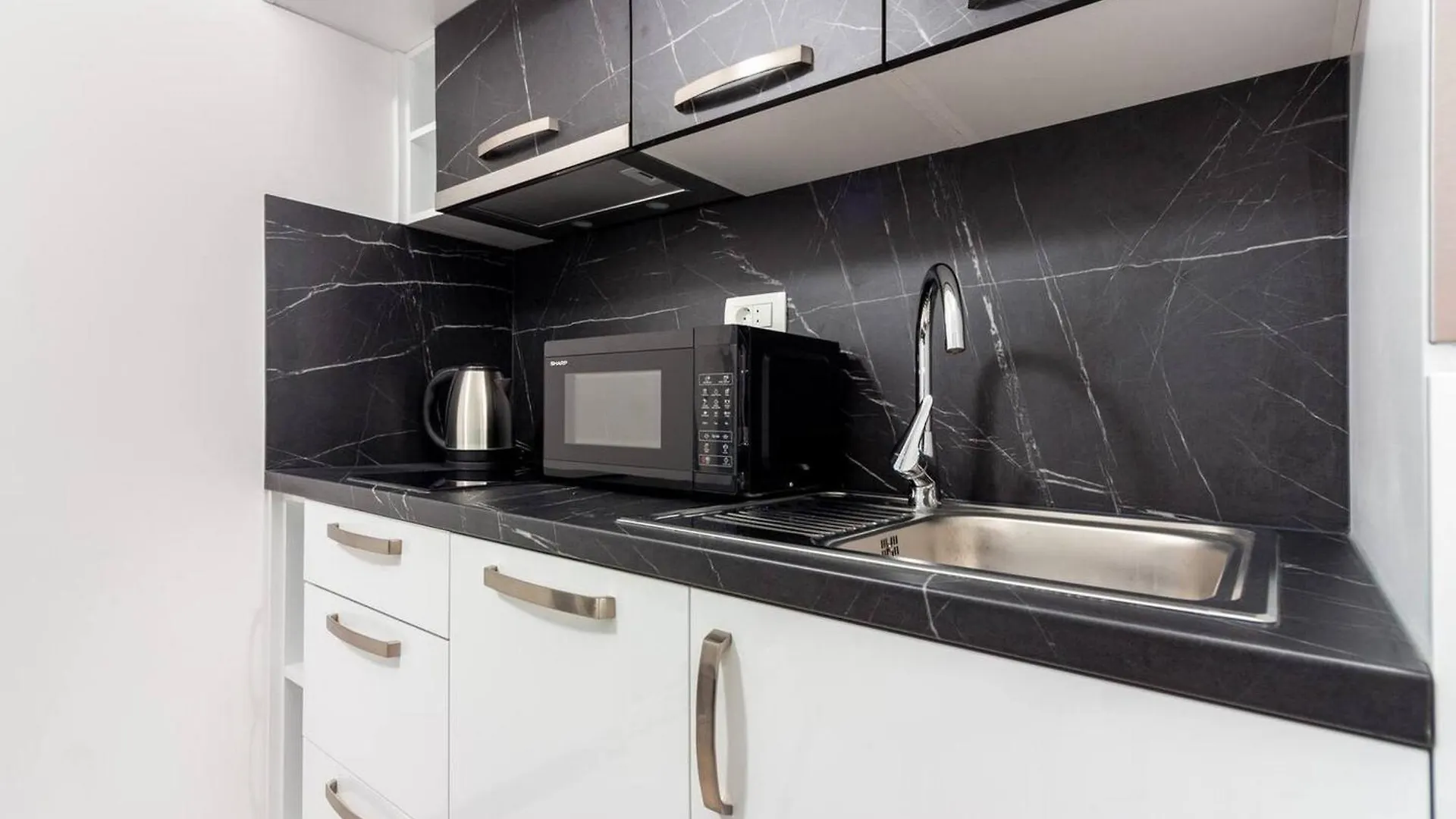 Apartments With Private Balcony Kastel Novi Kastela