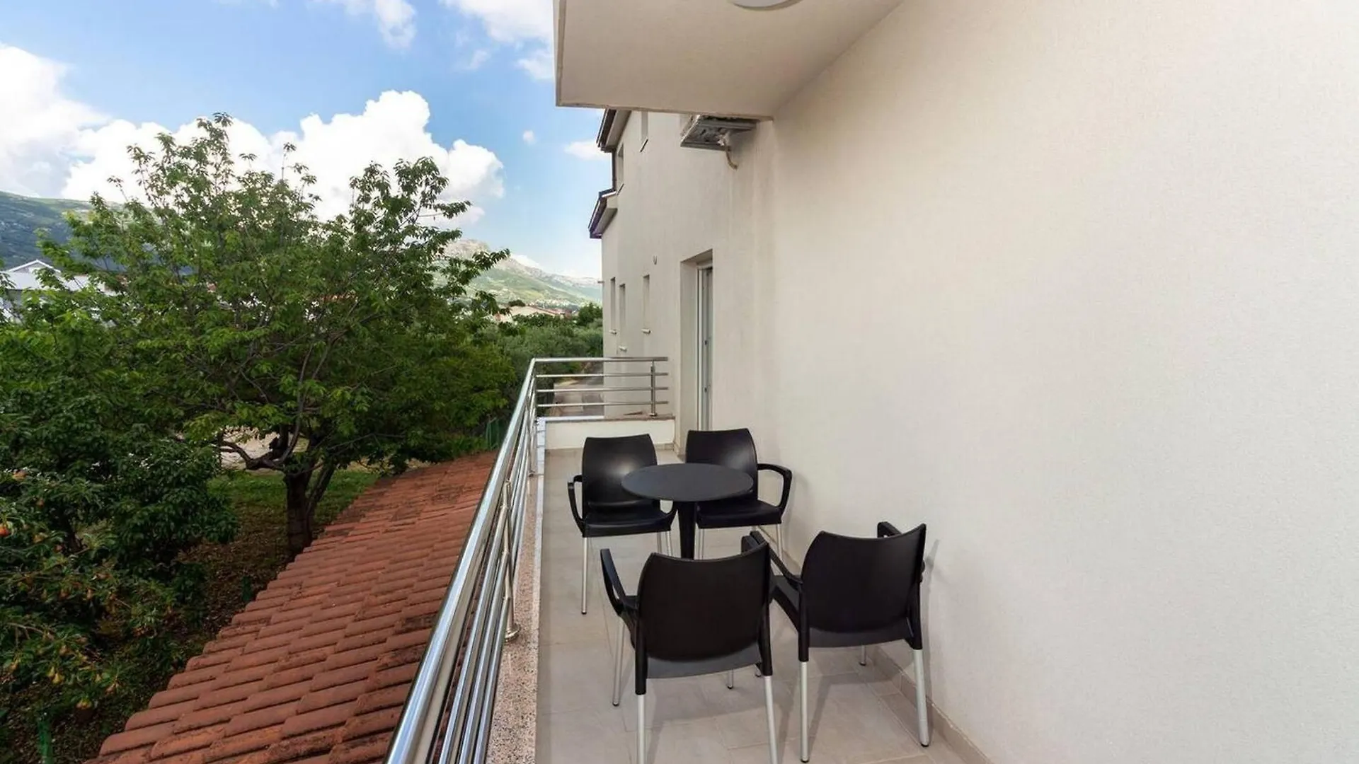 Apartments With Private Balcony Kastel Novi Kastela Croatia
