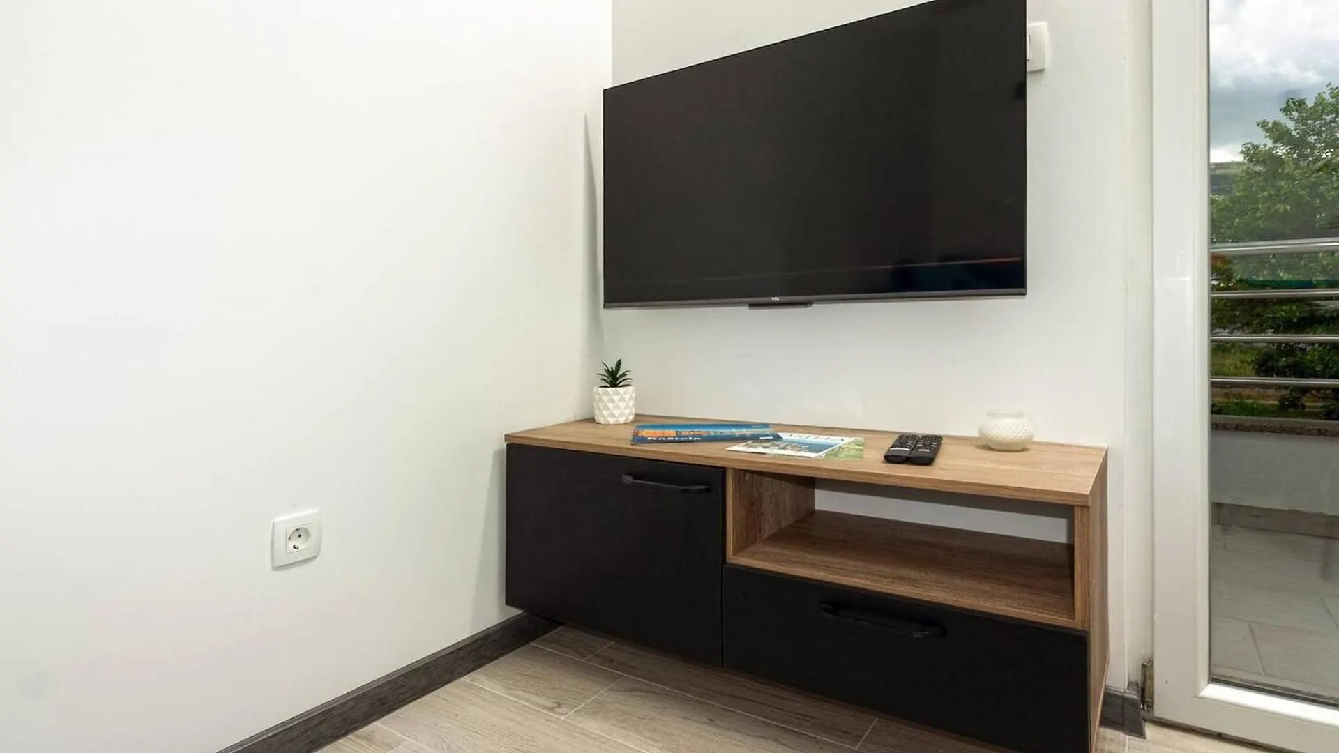 Apartments With Private Balcony Kastel Novi Kastela
