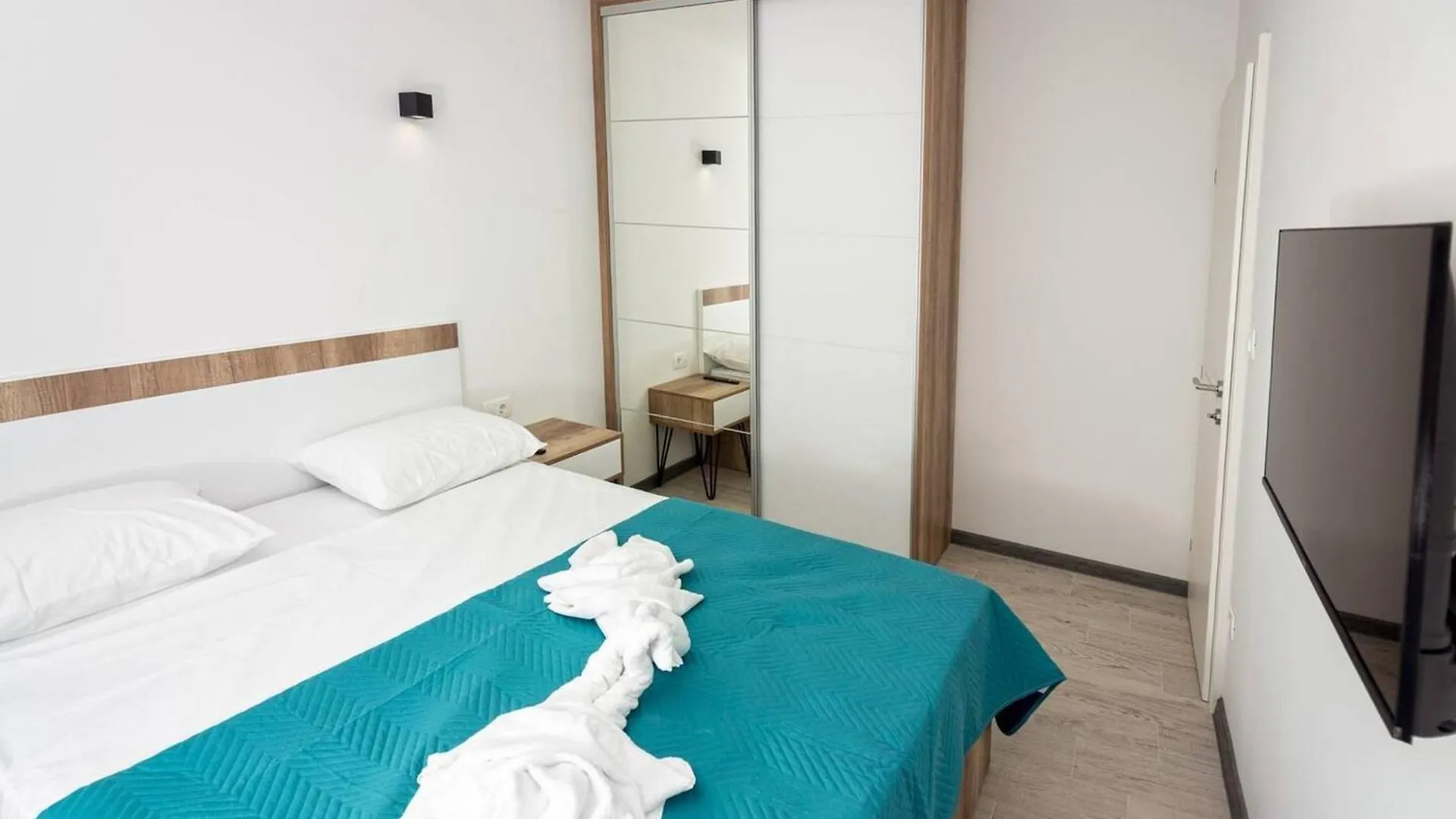Apartments With Private Balcony Kastel Novi Kastela