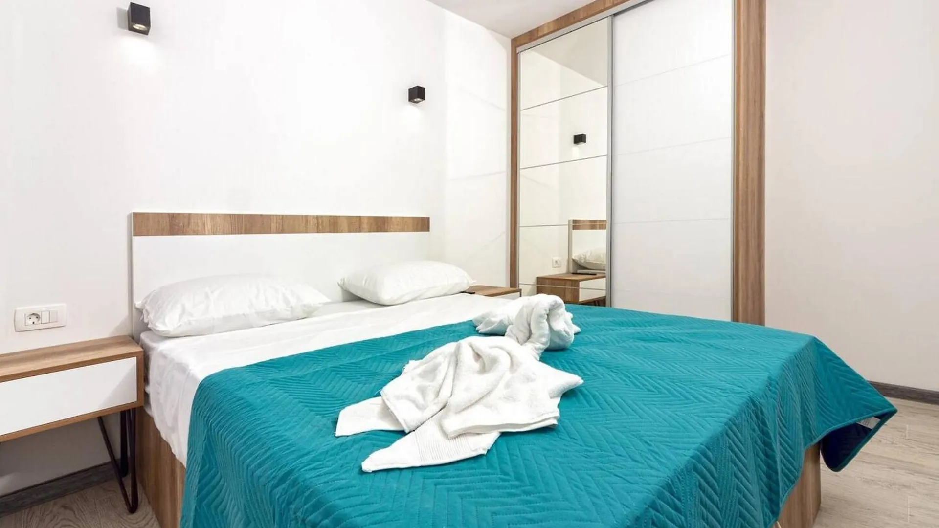 Apartments With Private Balcony Kastel Novi Kastela