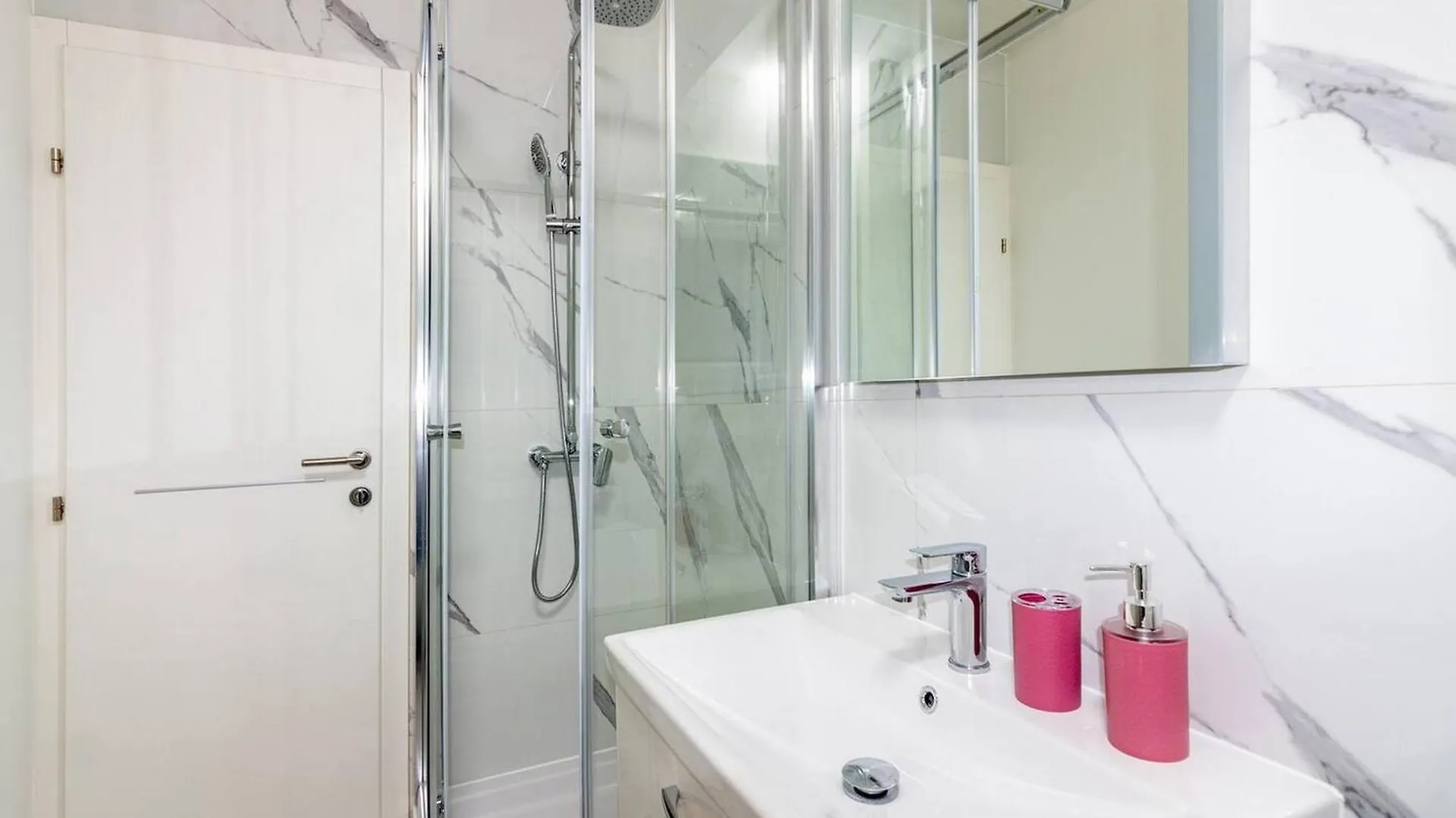 Apartments With Private Balcony Kastel Novi Kastela