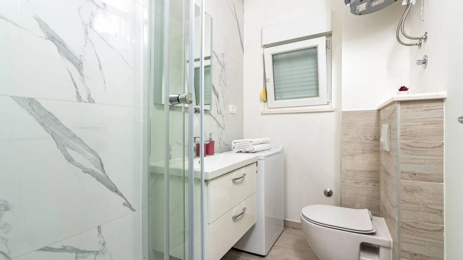 Apartments With Private Balcony Kastel Novi Kastela