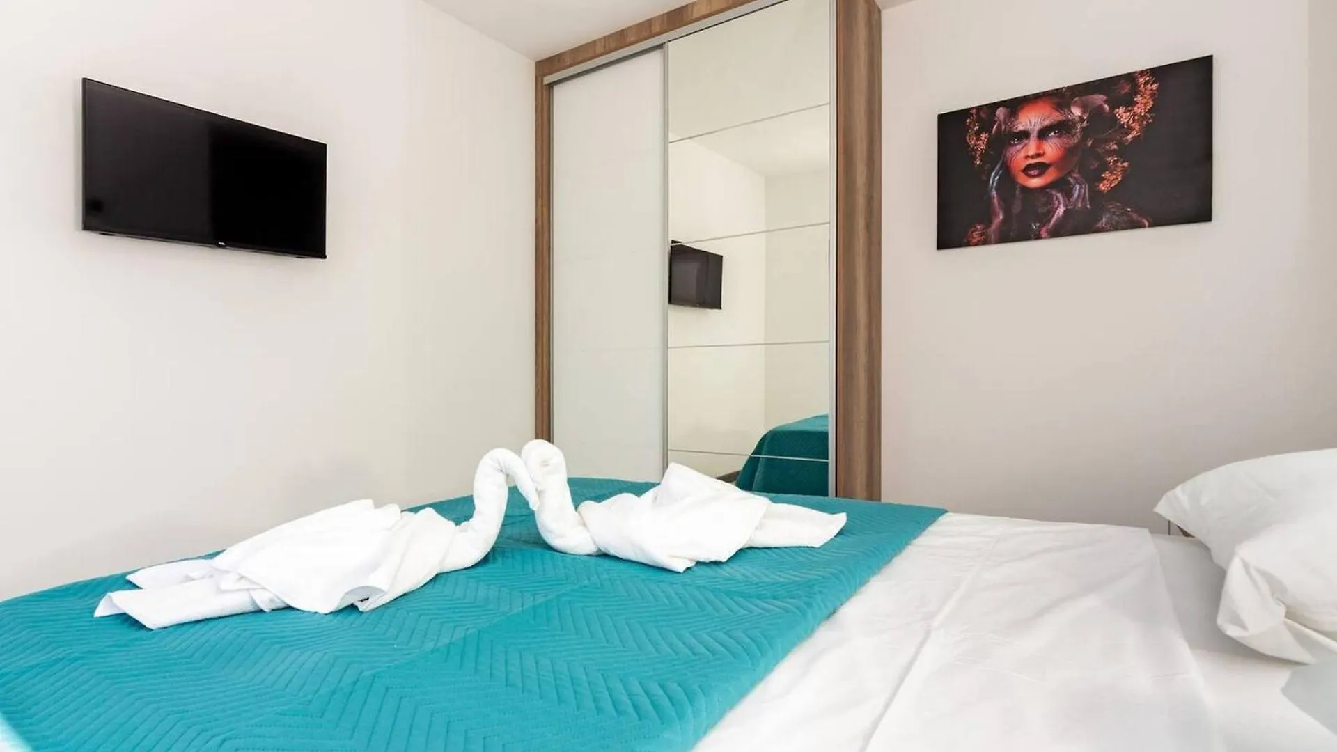 Apartments With Private Balcony Kastel Novi Kastela