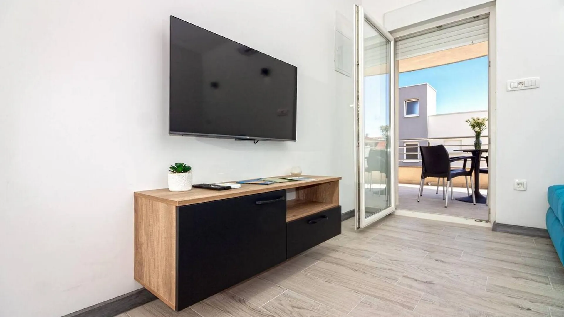 Apartments With Private Balcony Kastel Novi Kastela