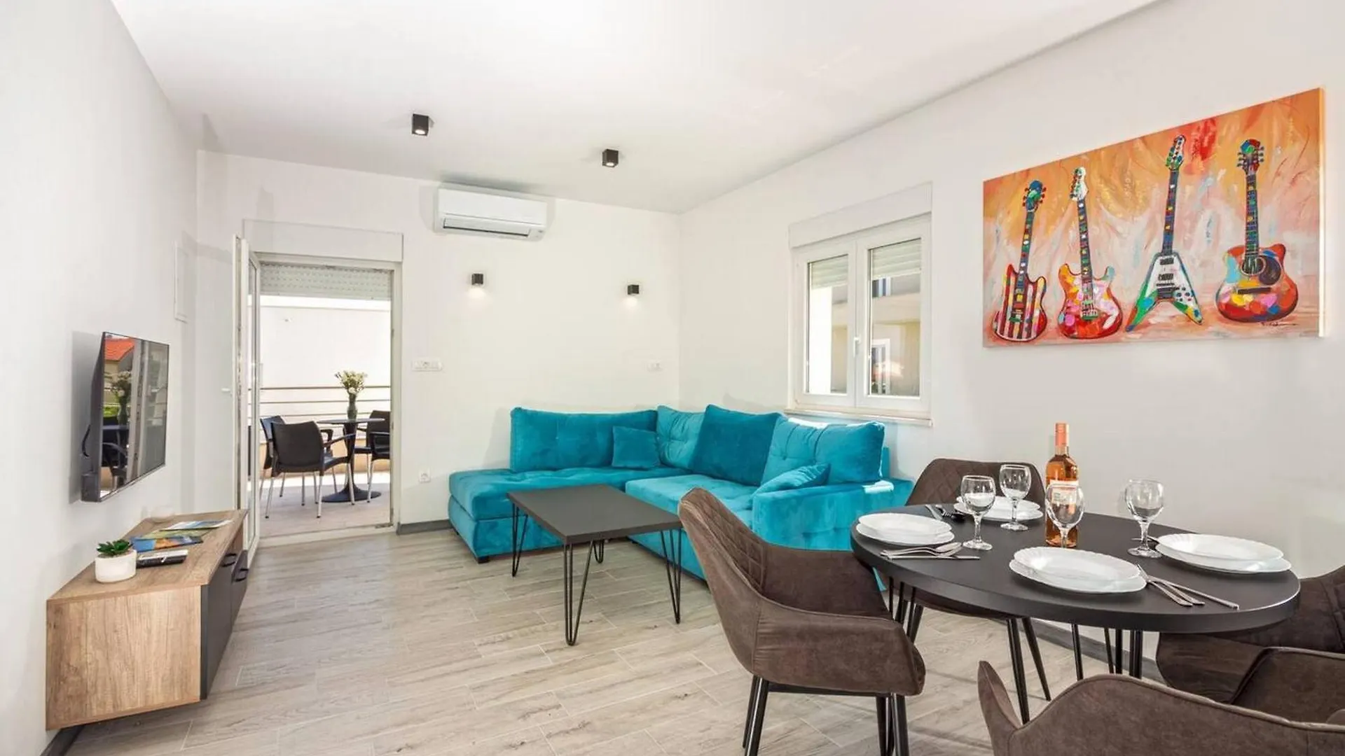 Apartments With Private Balcony Kastel Novi Kastela
