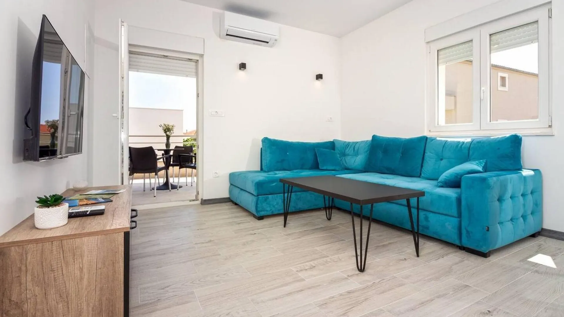 Apartments With Private Balcony Kastel Novi Kastela