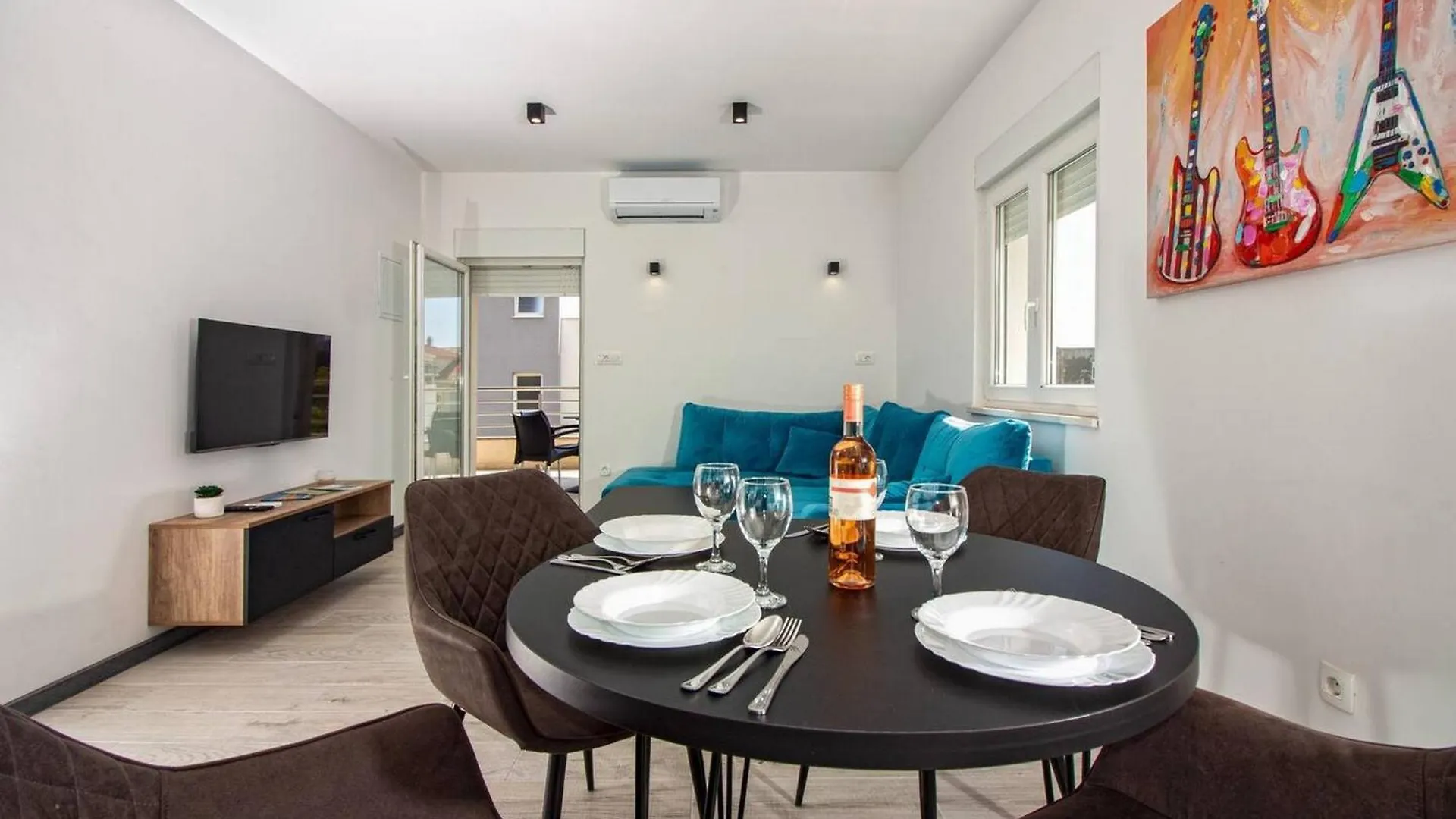 Apartments With Private Balcony Kastel Novi Kastela
