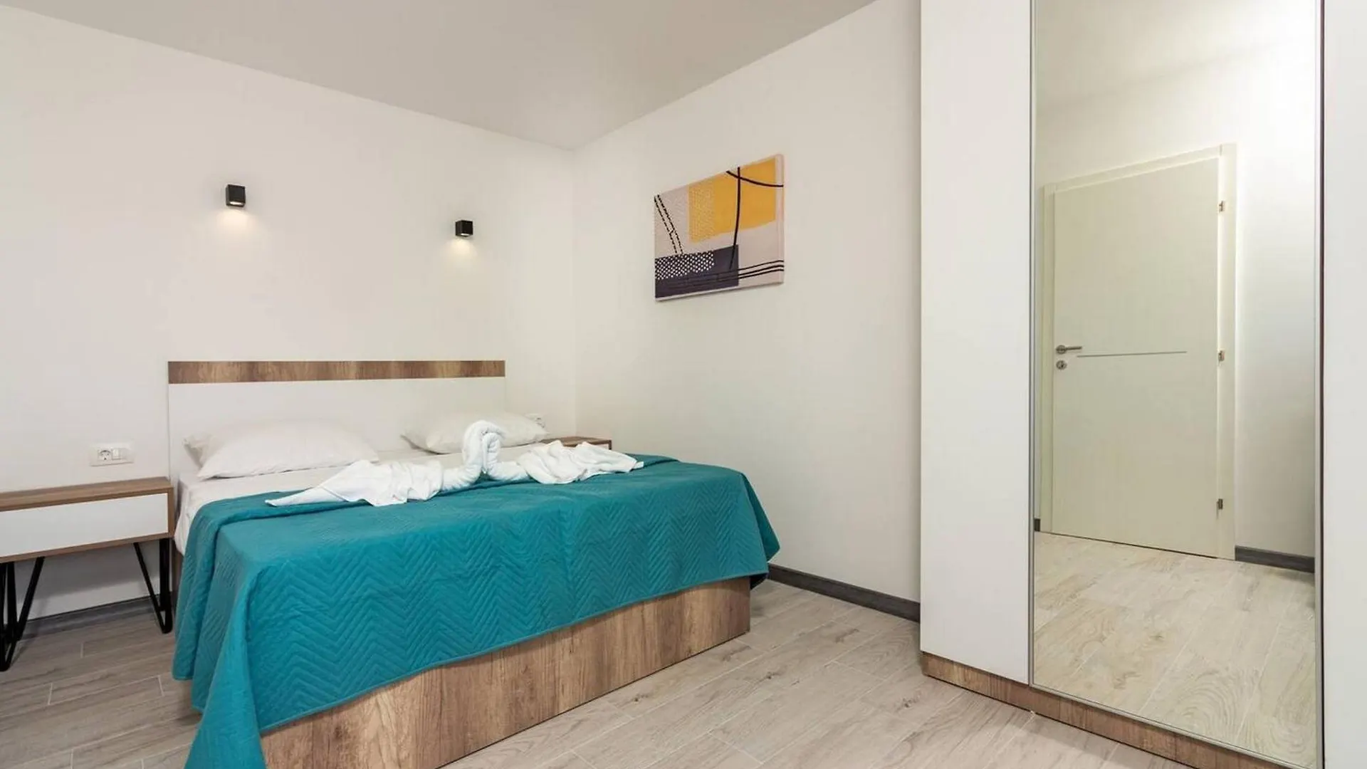 Apartments With Private Balcony Kastel Novi Kastela 0*,