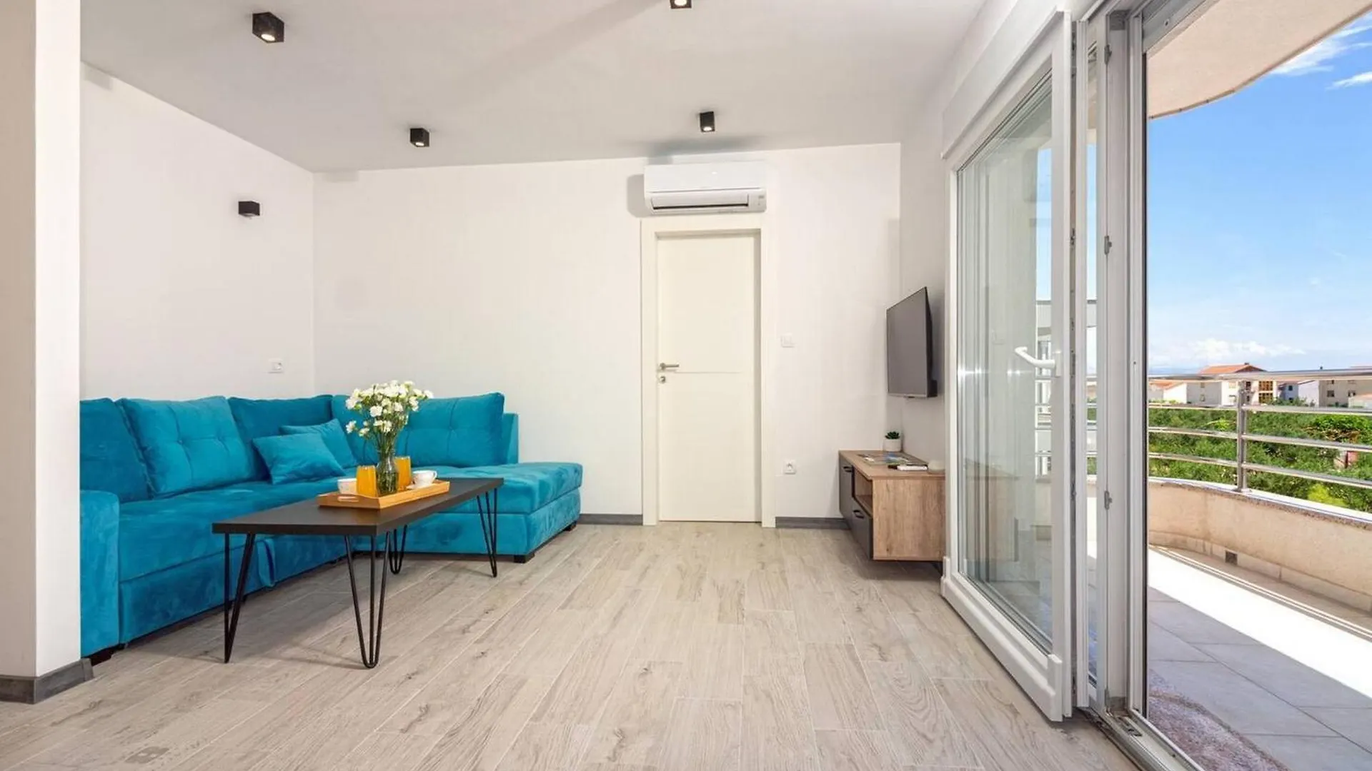 Apartments With Private Balcony Kastel Novi Kastela
