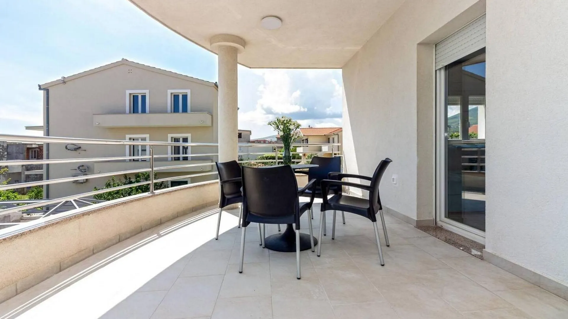 Apartments With Private Balcony Kastel Novi Kastela 0*,
