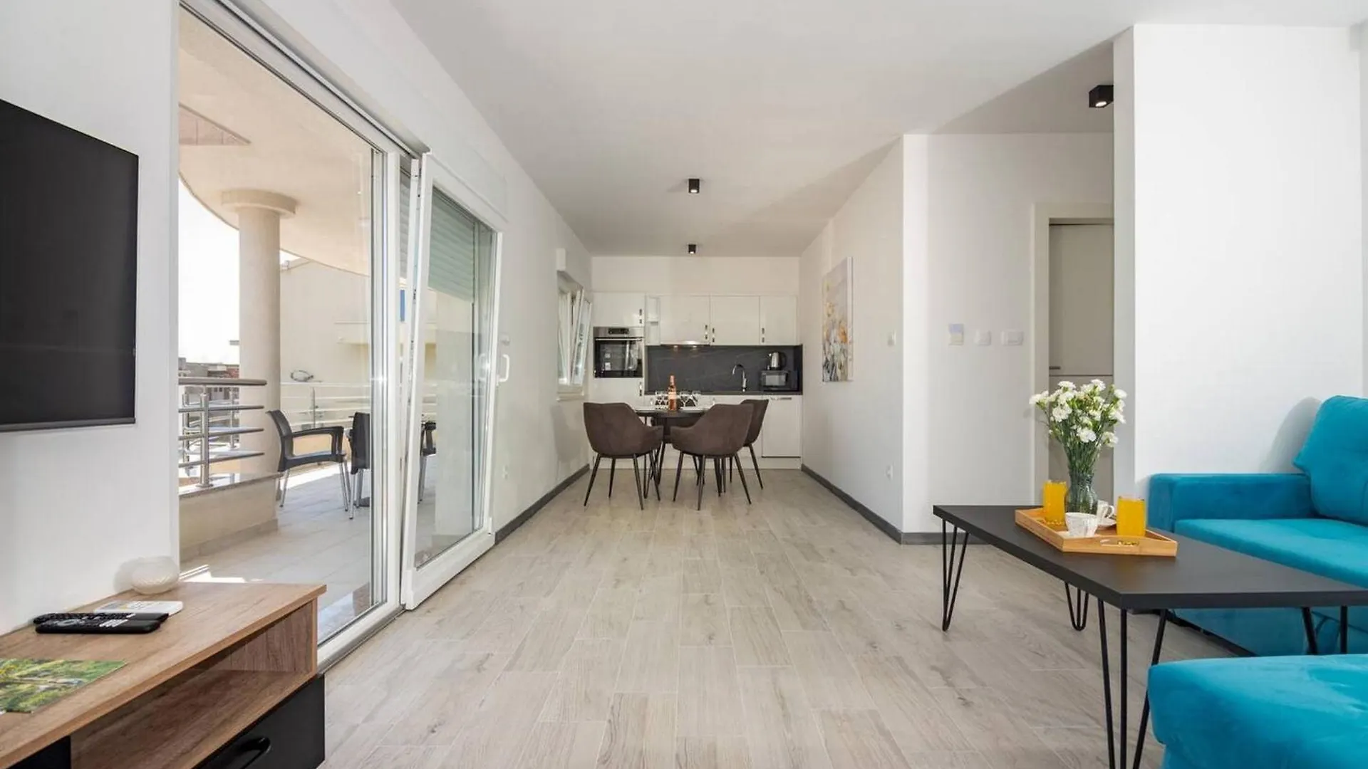 Apartments With Private Balcony Kastel Novi Kastela