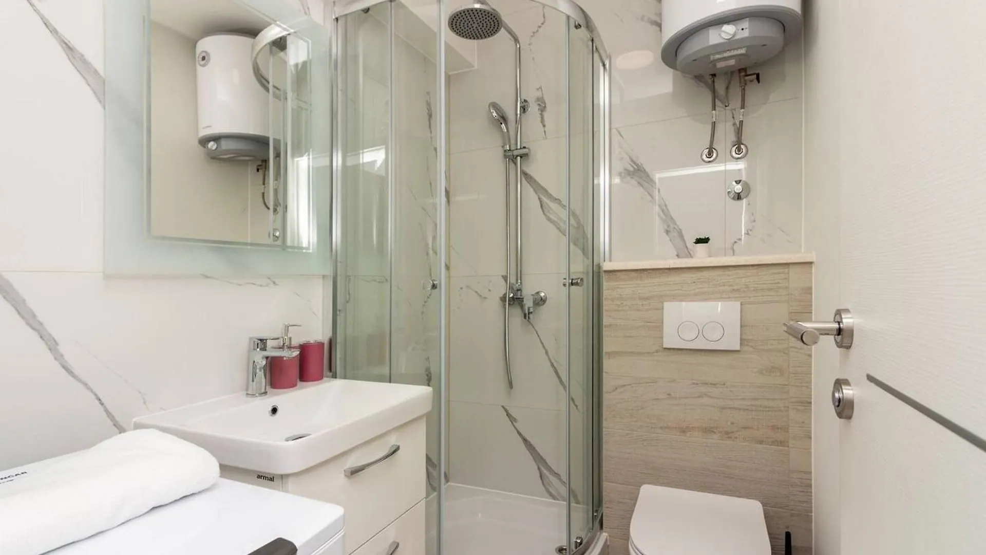 Apartments With Private Balcony Kastel Novi Kastela