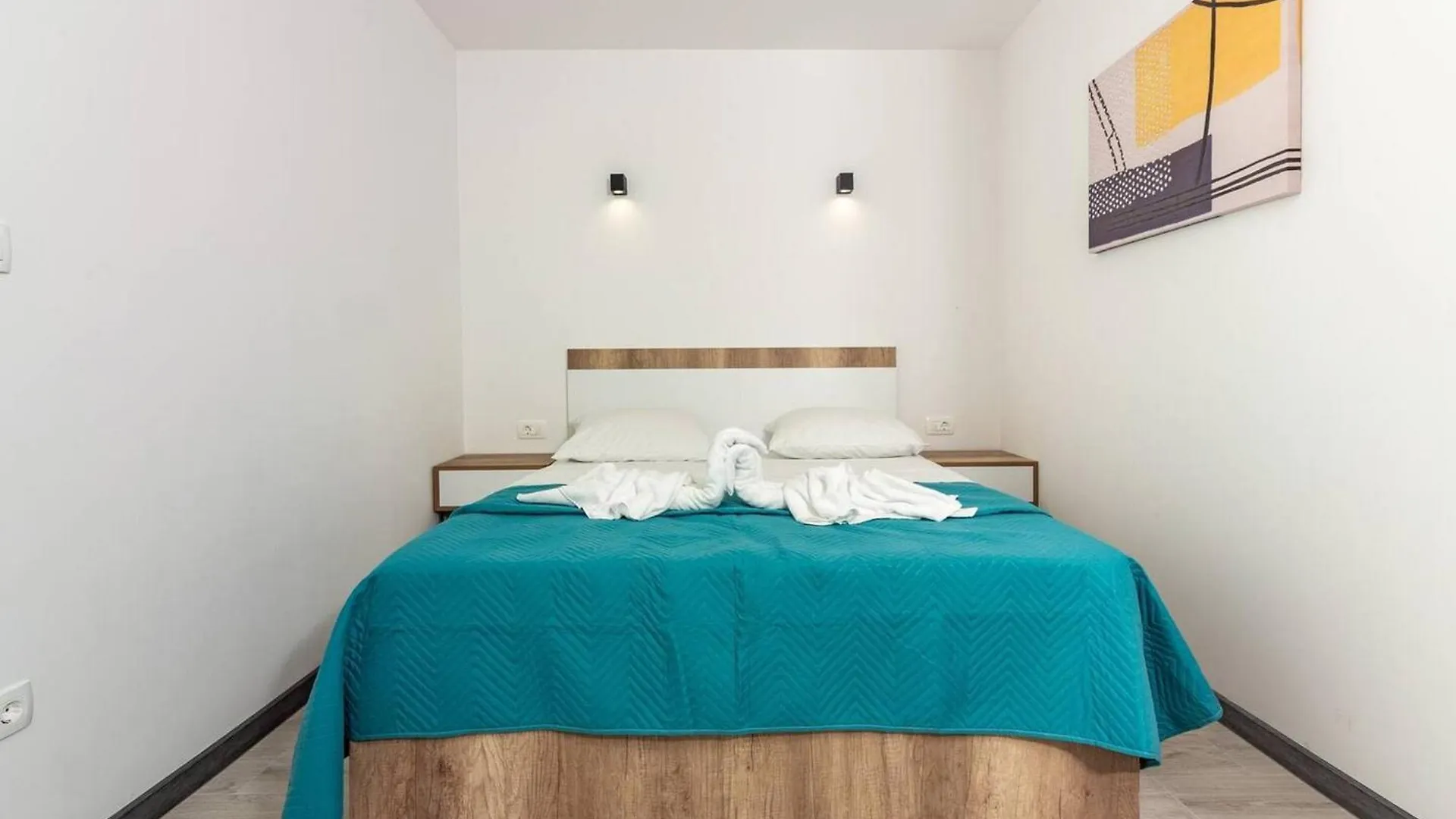 Apartments With Private Balcony Kastel Novi Kastela Croatia