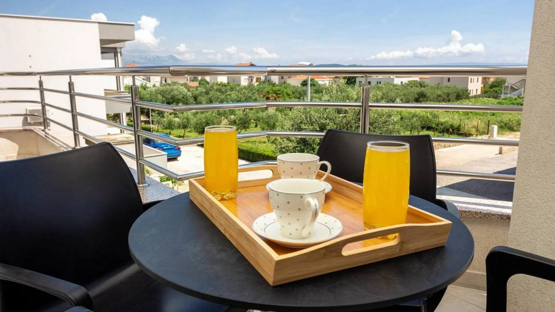 Apartments With Private Balcony Kastel Novi Kastela
